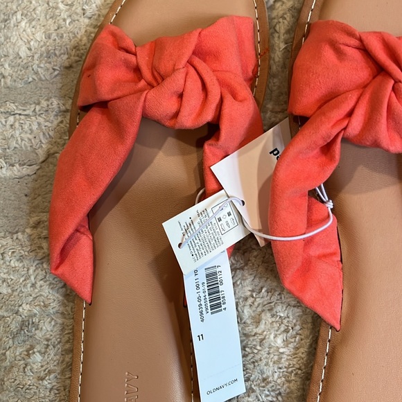 NWT Old Navy sandals with pink soft cloth knot - Picture 2 of 3